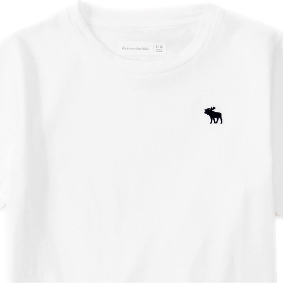 NWOT New 3 pack Abercrombie Kids t-shirt, white color, Size 5/6 - Picture 1 of 9